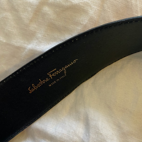 Ferragamo Purple Belt with large gold buckle - Picture 3 of 4